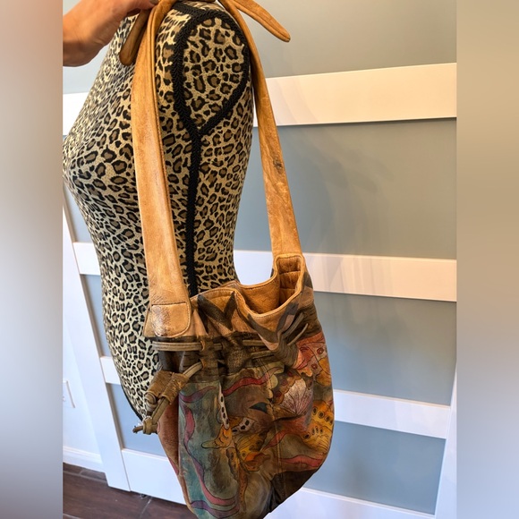 Colorful Butterfly/Geometric Shapes Bucket Bag - Picture 4 of 10